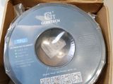 une boîte contenant un DVD, posée sur une table