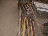 a lot of pipes that are laying on the floor