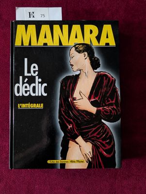 la couverture d'un magazine sur laquelle figure la photo d'une femme en robe rouge