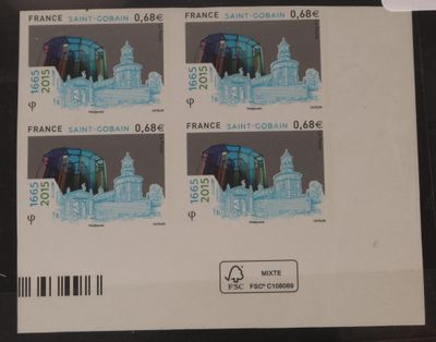 quatre timbres sur lesquels figurent l'image d'un bâtiment et d'une horloge