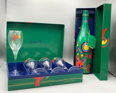 une bouteille de vin et six verres dans un coffret
