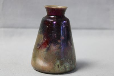 a small vase that is sitting on a table