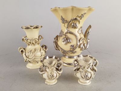 Faience de LANGEAIS. Ensemble de quatre vases dont une petit… - Photo 1