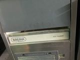 a machine that is sitting on the floor in the kitchen