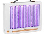 une boîte blanche surmontée de lumières violettes