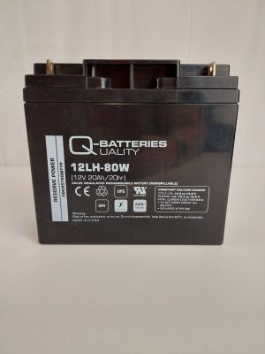 une batterie posée sur une table