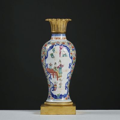 a vase that is sitting on a table with a black background