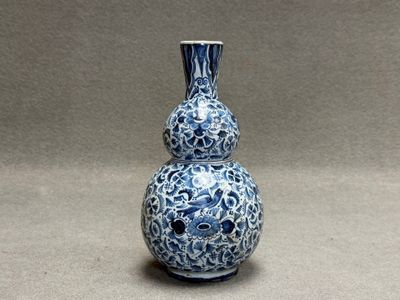 DELFT. Vase coloquinte en faïence. marque bleue ARK XIX°