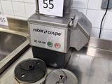 une machine posée sur le comptoir de la cuisine