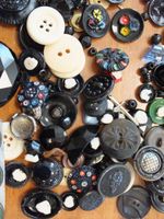 Lot de boutons majoritairement en jais (photo 4)