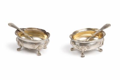 Paire de salières en argent à décor de fleurs de lys, les in… - Photo 1