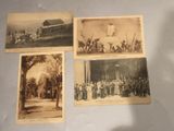 plusieurs vieilles photos en noir et blanc représentant des personnes et des chevaux devant un bâtiment