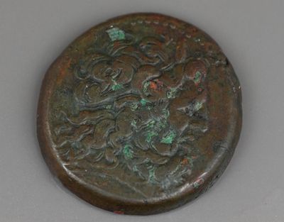 une image d'une pièce de bronze comportant un motif