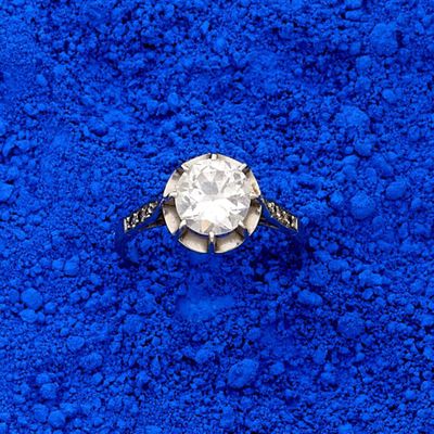 Bague solitaire en or gris 18k (750e), ornée d'un diamant de…