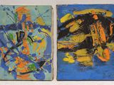 deux tableaux accrochés à un mur blanc : l'un est bleu et l'autre est jaune