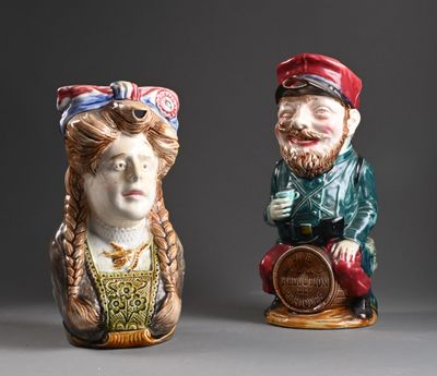 deux figurines d'un homme et d'une femme assis l'un à côté de l'autre