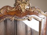a mirror that is sitting on the wall in the room
