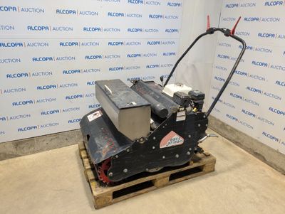 a close up of a machine on a pallet in front of a wall
