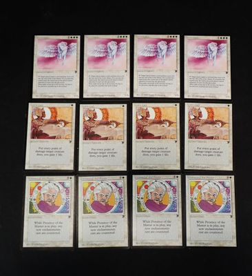six cartes sur lesquelles figurent l'image d'un homme et d'une femme