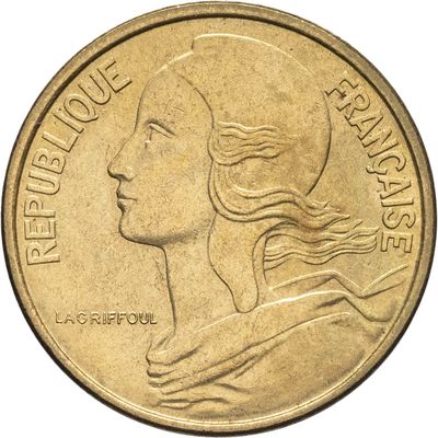 une image montrant un gros plan d'une pièce de monnaie sur laquelle figure le visage d'une femme