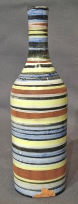 H. THOMAS Bouteille en céramique émaillée polychrome à décor…