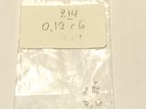 un sachet de perles argentées muni d'une étiquette de prix