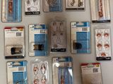 il y a beaucoup de vis de différents types dans le paquet