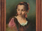 portrait d'une jeune fille en robe rose avec un bandeau rouge