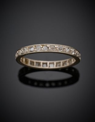 une bague en diamant et en or 18 carats