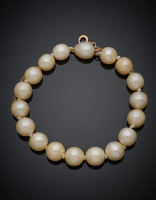 un bracelet en perles de culture et diamants