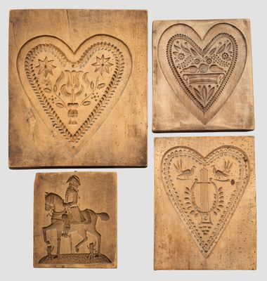 Vier Backmodel Holz, geschnitzt. Rechteckige Form. Darin ver…