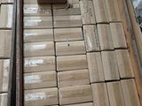 plusieurs boîtes empilées les unes sur les autres