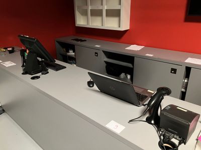 UNE CONFIGURATION DE CAISSE composée d'un ordinateur avec ti… - Photo 1