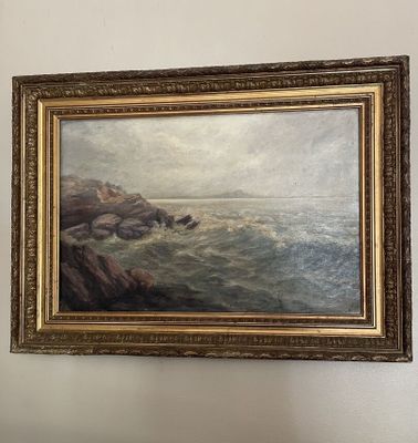 une peinture à l'huile représentant une vue sur l'océan avec des rochers au premier plan