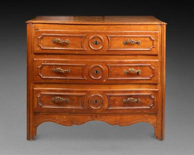 COMMODE ouvrant par trois tiroirs en façade Travail régional…