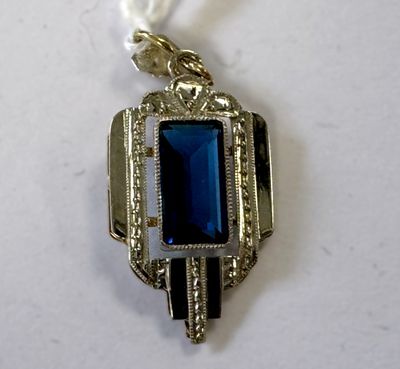Époque art déco beau pendentif en or bicolore 18k serti d’un…