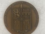 a bronze medal with a coat of arms and a coat of arms on it
