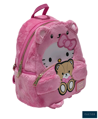 un sac à dos Hello Kitty orné d'un ours en peluche