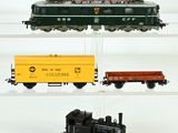 trois wagons exposés sur une étagère