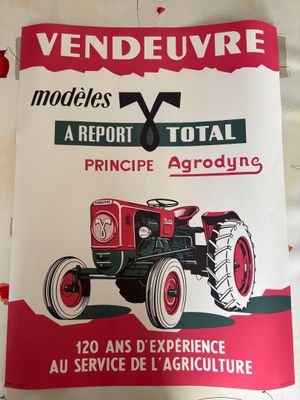 un panneau rouge et blanc sur lequel figure l'image d'un tracteur