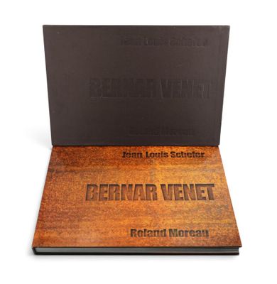 un gros plan d'une carte de visite sur fond blanc