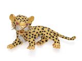 une broche en forme de léopard en or et diamants