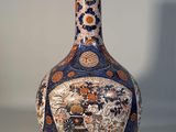 a vase that is sitting on a table