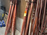 many pipes that are sitting on a shelf in a room