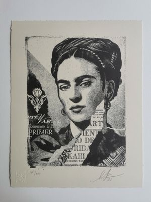 un dessin en noir et blanc représentant une femme portant un turban