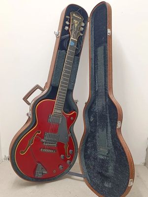 (135) GUITARE "Georges BENSON" Ibanez n°4701082.