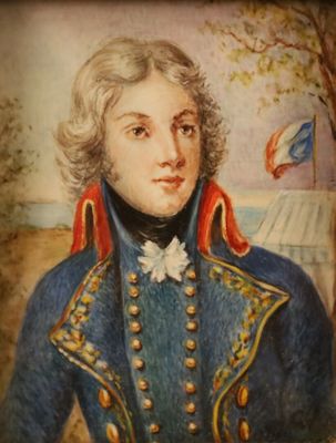 tableau représentant un homme vêtu d'un manteau bleu, avec un drapeau en arrière-plan
