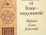 la couverture d'un livre sur laquelle figurent une menorah et d'autres symboles
