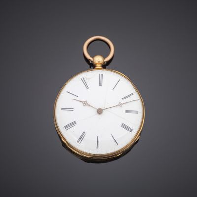 une montre de poche ancienne en or avec des chiffres romains sur le cadran