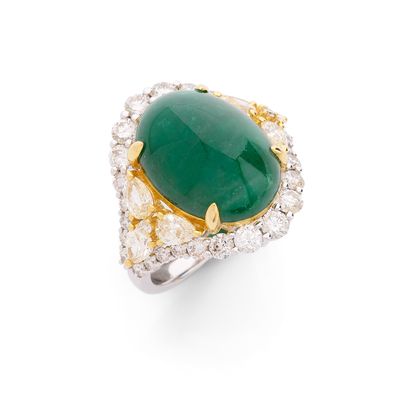 une bague en émeraude et diamant, par van cleef